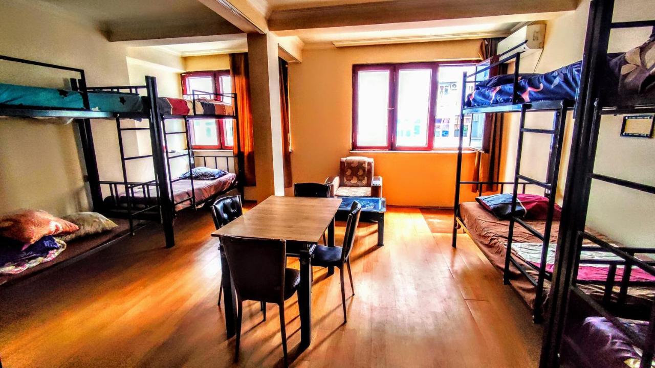 Masala Hostel Батумі Екстер'єр фото